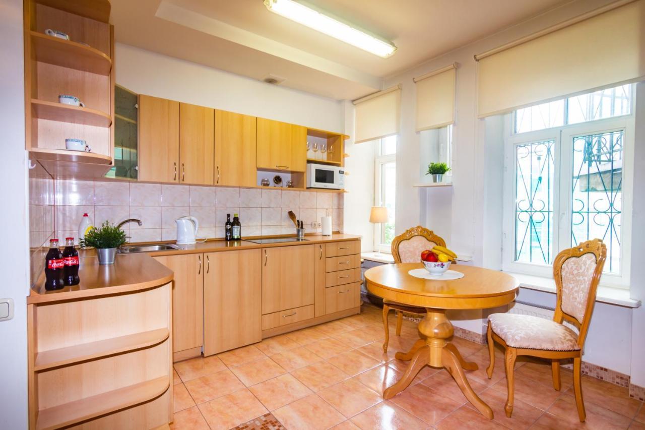 Classic Style Apartment In The Center Of 里加 外观 照片