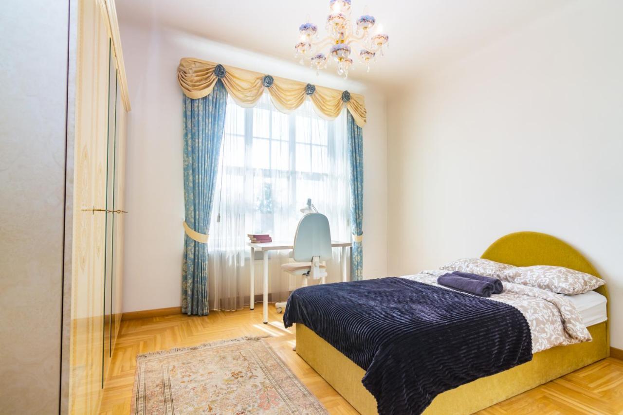 Classic Style Apartment In The Center Of 里加 外观 照片