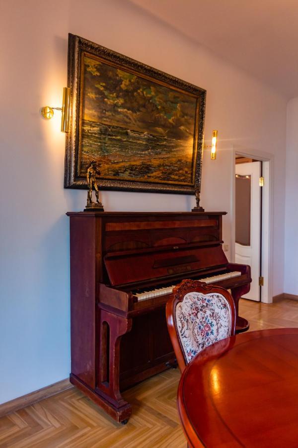 Classic Style Apartment In The Center Of 里加 外观 照片