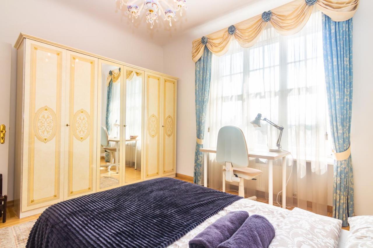 Classic Style Apartment In The Center Of 里加 外观 照片
