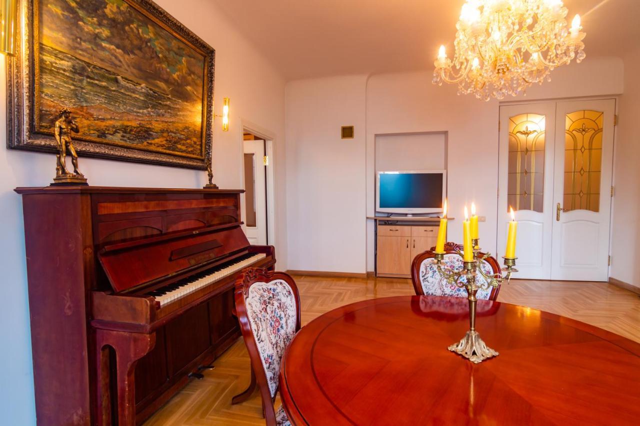 Classic Style Apartment In The Center Of 里加 外观 照片